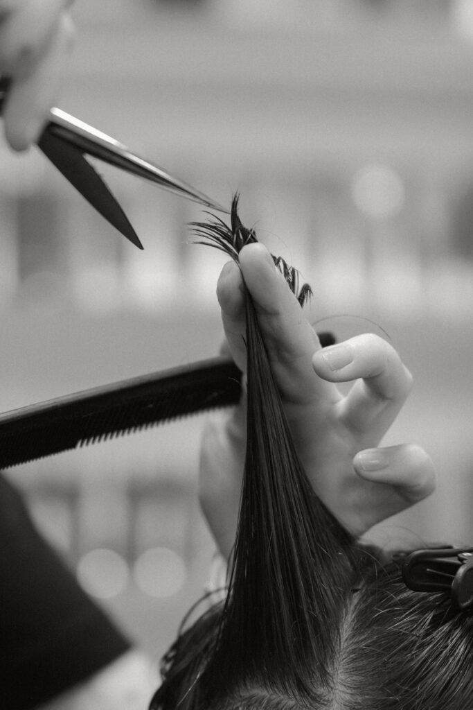 Detailaufnahme beim Haareschneiden