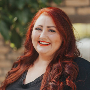 Christine - Portraitfoto einer zufriedenen Teilnehmerin von She/BOSS